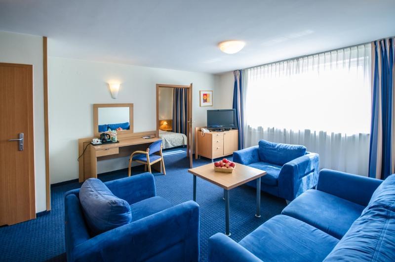 Hotel Wilanow Warszawa By Desilva Exterior foto