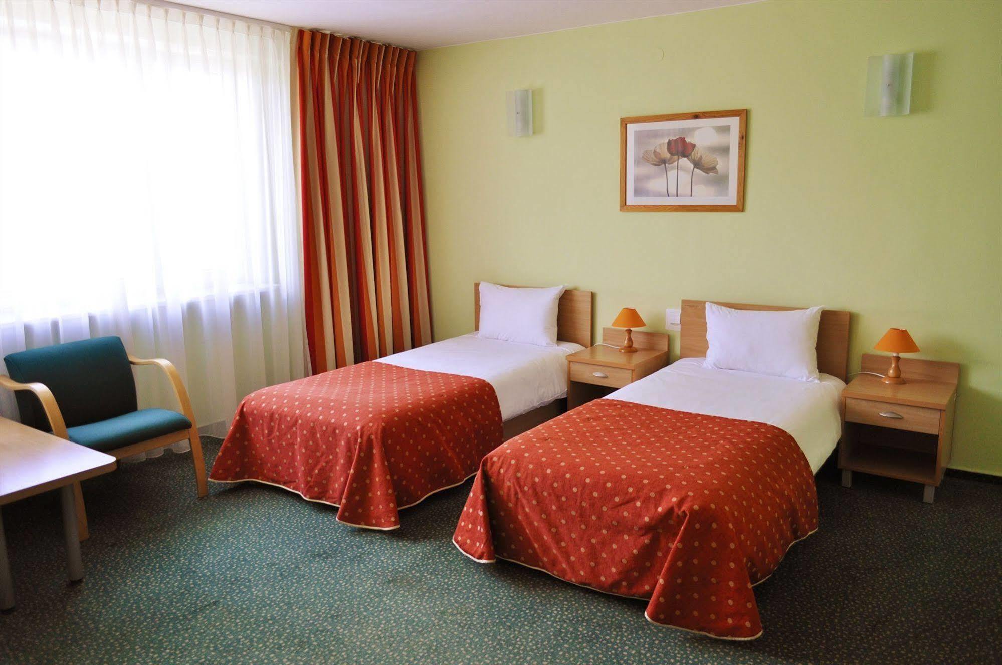 Hotel Wilanow Warszawa By Desilva Exterior foto